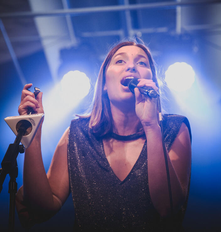 Beatriz Viamonte a cantar